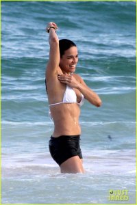 michelle-rodriguez-shows-off-armpit-hair-in-cancun-mexico-02.jpg