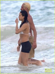 michelle-rodriguez-shows-off-armpit-hair-in-cancun-mexico-04.jpg