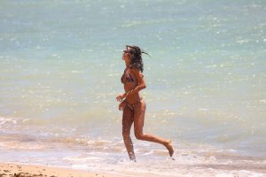 Izabel-Goulart-Sexy-Topless-29-thefappening.so.jpg