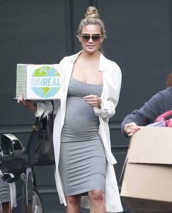 Chrissy-Teigen-Pokies-8.jpg