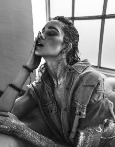 Zoe Barnard  Nude TheFappeningBlog.com 2.jpg