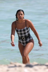 Hannah Bronfman Sexy TheFappeningBlog.com 4.jpg