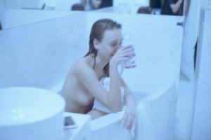 Kasia Kmiotek  Nude TheFappeningBlog.com 9.jpg