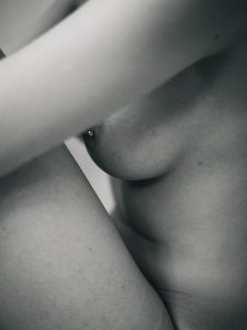 Alnura Schwarz Nude TheFappeningBlog.com 2.jpg