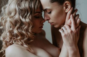 Ole Yankovska and Anna Grabowska Nude TheFappeningBlog.com 7.jpg