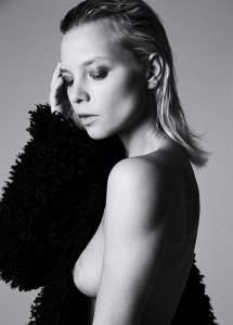 Emiliya Costa Nude - TheFappeningBlog.com 3.jpg