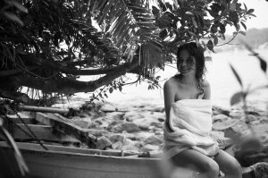 Zoe Barnard Nude TheFappeningBlog.com 1.jpg