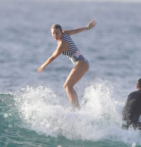 Liv Phyland Sexy TheFappeningBlog.com 46.jpg