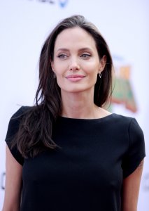 Angelina-Jolie-Pokies-13.jpg