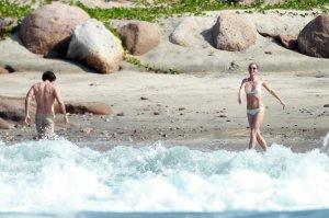 Gwyneth-Paltrow-in-a-Bikini-1.jpg