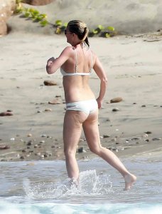 Gwyneth-Paltrow-in-a-Bikini-3.jpg