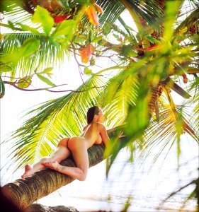 Axinia Droplet Nude TheFappeningBlog.com 1.jpg