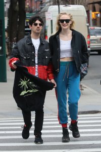 Sophie Turner Braless TheFappeningBlog.com 2.jpg