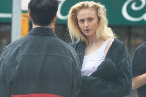 Sophie Turner Braless TheFappeningBlog.com 4.jpg