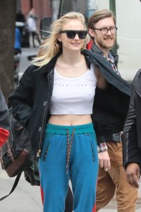 Sophie Turner Braless TheFappeningBlog.com 8.jpg