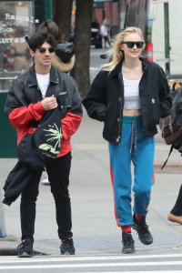 Sophie Turner Braless TheFappeningBlog.com 12.jpg