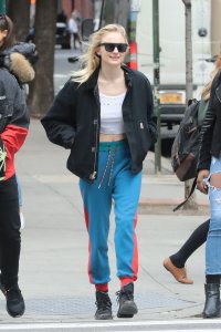 Sophie Turner Braless TheFappeningBlog.com 15.jpg