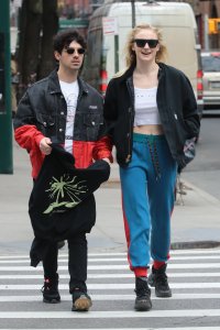 Sophie Turner Braless TheFappeningBlog.com 17.jpg