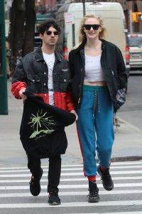 Sophie Turner Braless TheFappeningBlog.com 18.jpg