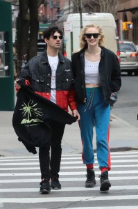 Sophie Turner Braless TheFappeningBlog.com 20.jpg