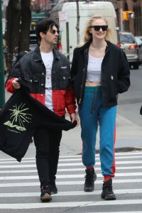 Sophie Turner Braless TheFappeningBlog.com 21.jpg