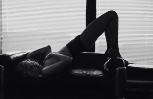 Amber Valletta Nude & Sexy TheFappeningBlog.com 1.jpg