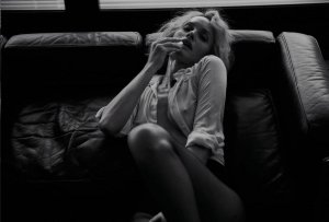 Amber Valletta Nude & Sexy TheFappeningBlog.com 13.jpg