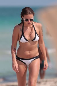 Tove-Lo-in-a-Bikini-19.JPG