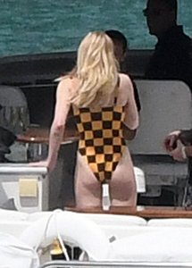 Sophie Turner Sexy TheFappeningBlog.com 3.jpg