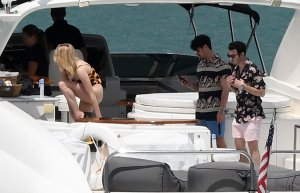 Sophie Turner Sexy TheFappeningBlog.com 5.jpg