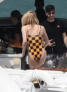 Sophie Turner Sexy TheFappeningBlog.com 7.jpg