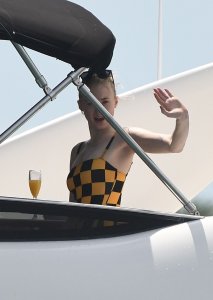 Sophie Turner Sexy TheFappeningBlog.com 33.jpg