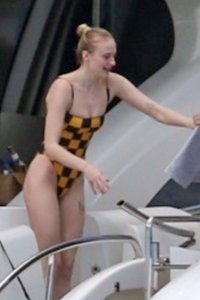 Sophie Turner Sexy TheFappeningBlog.com 4.jpg