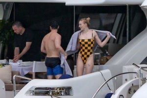 Sophie Turner Sexy TheFappeningBlog.com 3.jpg