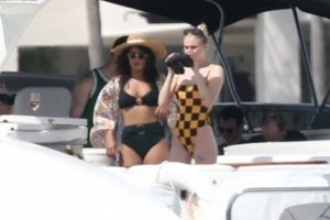 Sophie Turner Sexy TheFappeningBlog.com 25.jpg