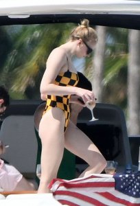 Sophie Turner Sexy TheFappeningBlog.com 92.jpg