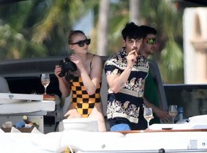 Sophie Turner Sexy TheFappeningBlog.com 96.jpg