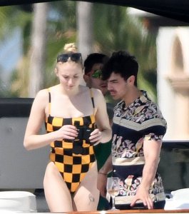 Sophie Turner Sexy TheFappeningBlog.com 100.jpg