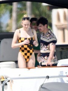 Sophie Turner Sexy TheFappeningBlog.com 101.jpg