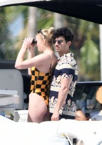 Sophie Turner Sexy TheFappeningBlog.com 126.jpg