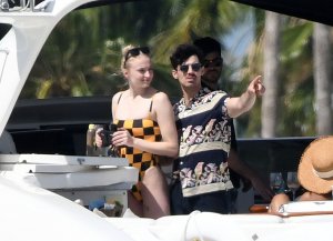 Sophie Turner Sexy TheFappeningBlog.com 133.jpg