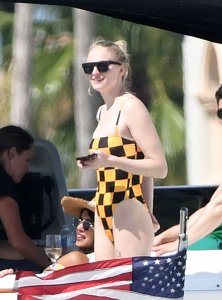 Sophie Turner Sexy TheFappeningBlog.com 135.jpg