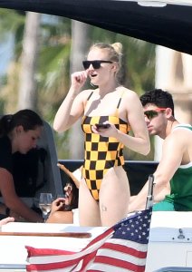Sophie Turner Sexy TheFappeningBlog.com 134.jpg