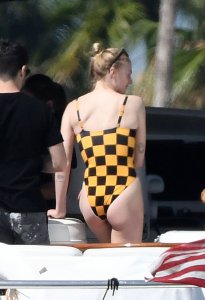 Sophie Turner Sexy TheFappeningBlog.com 139.jpg