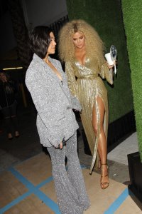 Kourtney Kardashian & Khloe Kardashian Sexy TheFappeningBlog.com 23.jpg