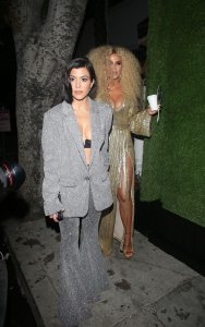 Kourtney Kardashian & Khloe Kardashian Sexy TheFappeningBlog.com 29.jpg