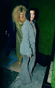 Kourtney Kardashian & Khloe Kardashian Sexy TheFappeningBlog.com 83.jpg