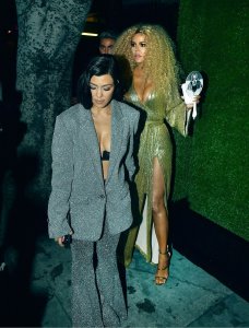 Kourtney Kardashian & Khloe Kardashian Sexy TheFappeningBlog.com 85.jpg