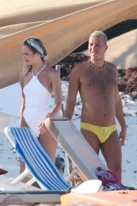 Candice Swanepoel Sexy TheFappeningBlog.com 11.jpg