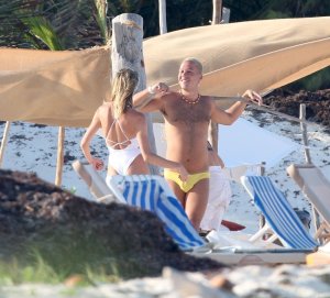 Candice Swanepoel Sexy TheFappeningBlog.com 10.jpg